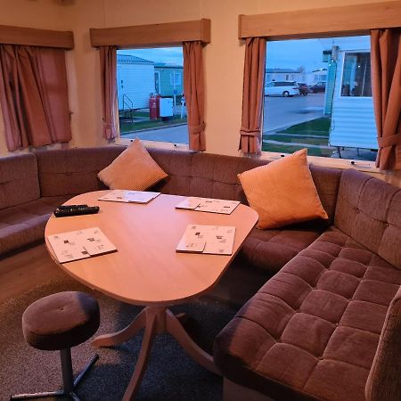 Cosy, Family Caravan Near The Beach 클랙톤온씨 외부 사진