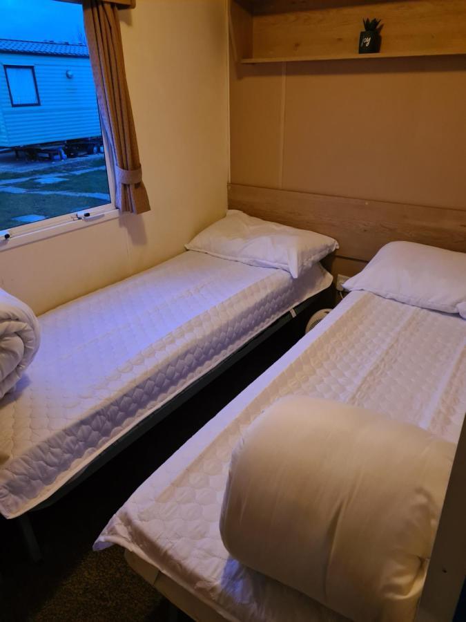 Cosy, Family Caravan Near The Beach 클랙톤온씨 외부 사진